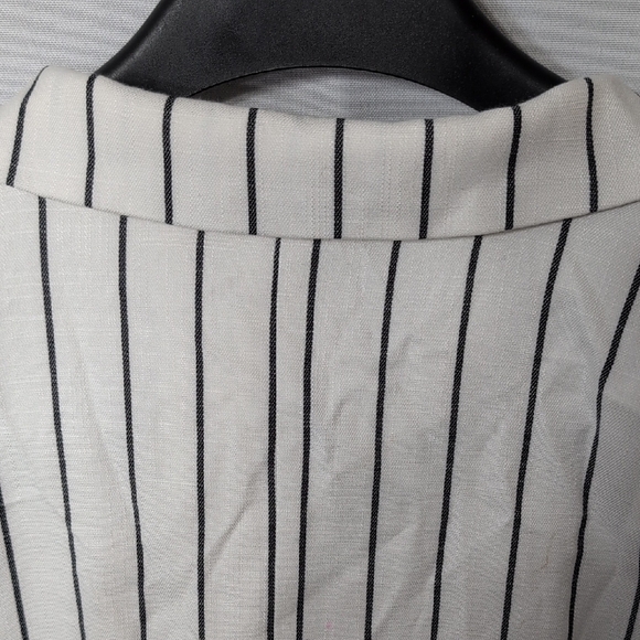 Skies Are Blue White and Black Striped Blazer - Picture 3 of 9